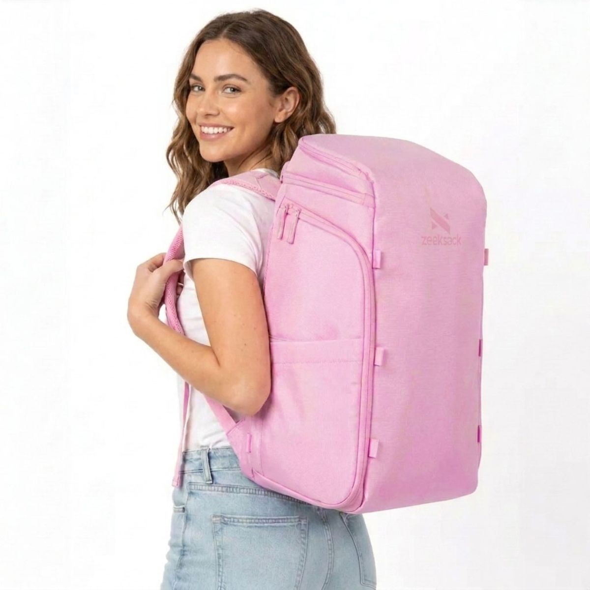 Zeeksack The Organizer 30L (lyserød) – kvinde med den på ryggen.